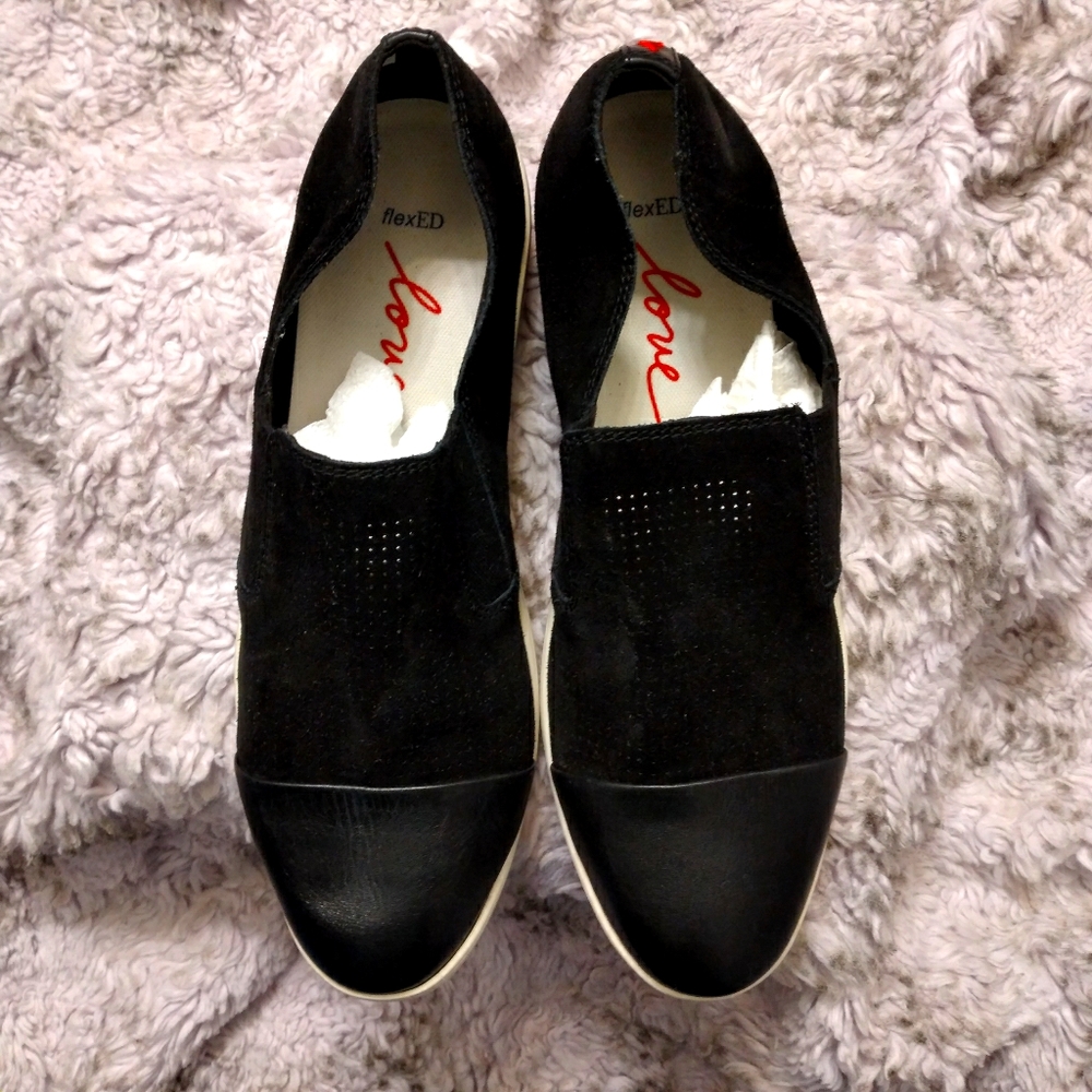 Ellen DeGeneres Flexed Suade Sneakers / Shoe